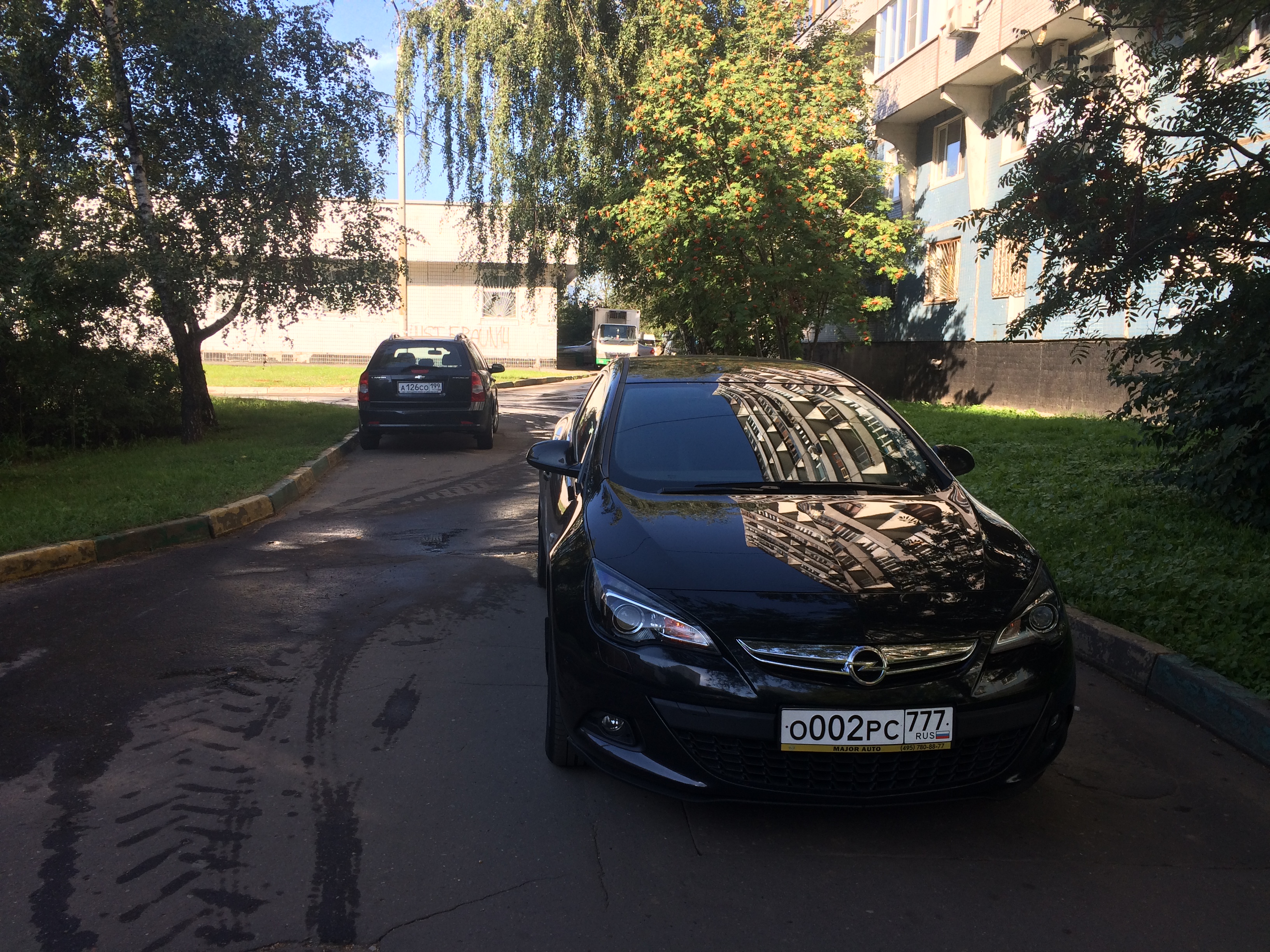 Фотография номера О002РС 777