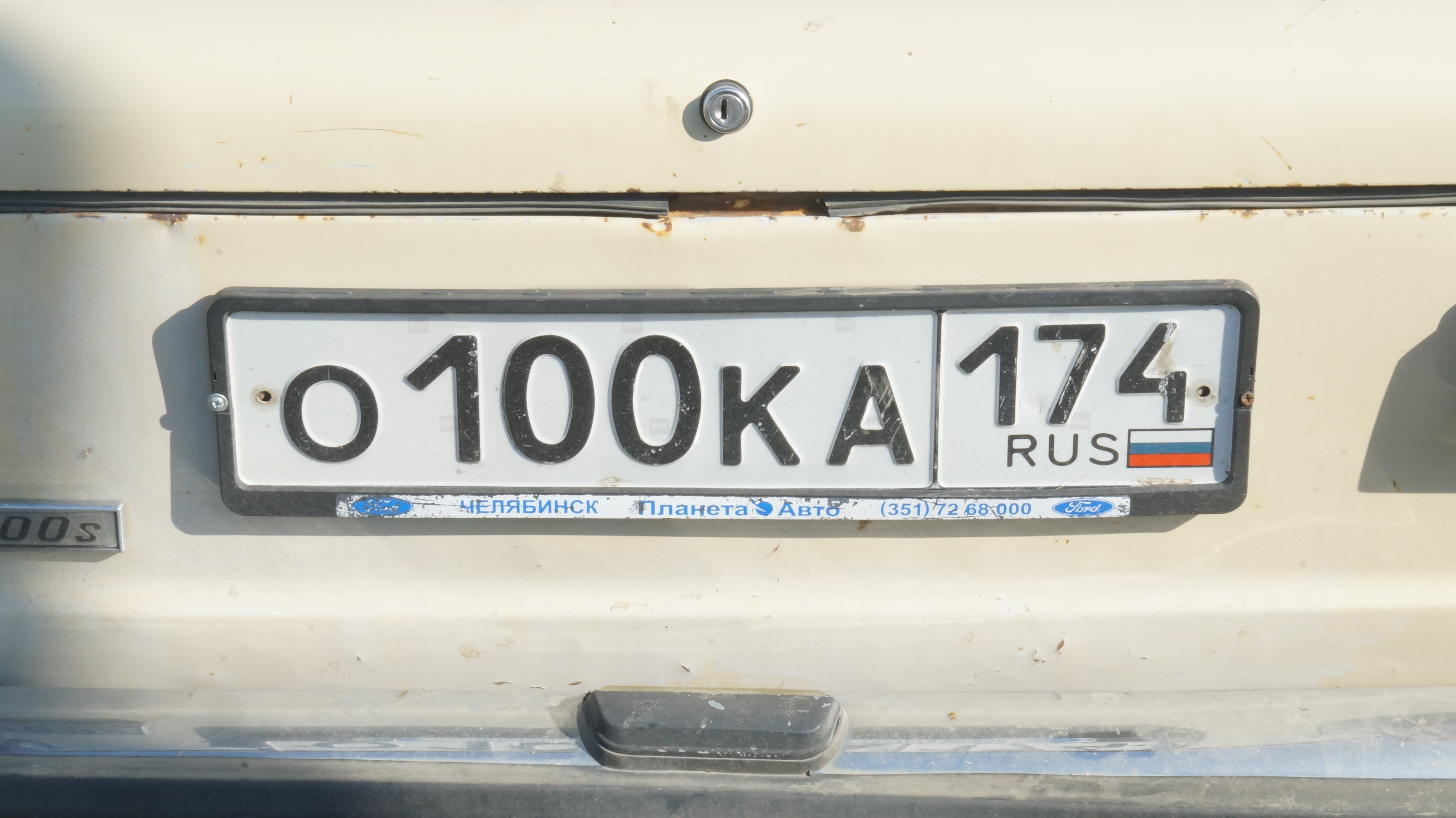 Фотография номера О100КА 174